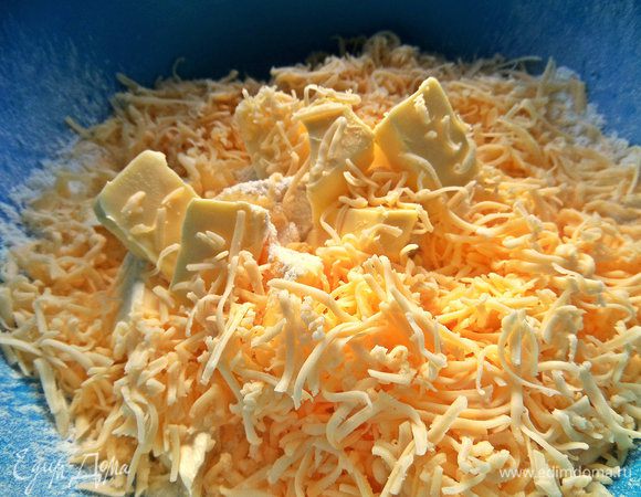 Тёртый сыр.