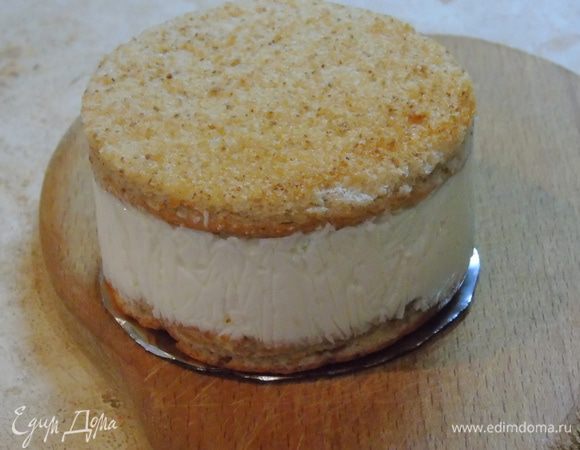 Снимите кольцо и пленку, сверху выложите кубики тыквы, украсьте мятой и чуть сбрызгните  бальзамическим уксусом.