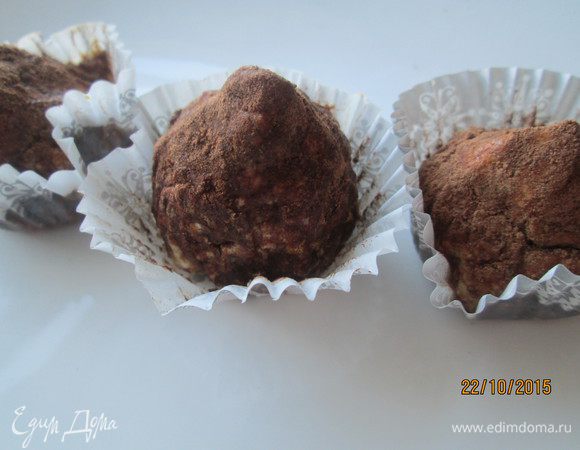 Достаем из холодильника — вкусные и полезные конфеты готовы.