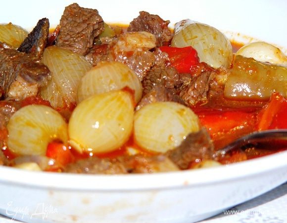 Подавать как самостоятельное горячее блюдо или вместе с гарниром из риса и свежим салатом. Приятного вам аппетита!