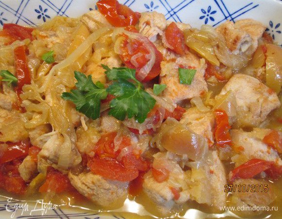 Если готовим в духовке, то выпекаем при 180*С 30-40 минут.
 А я готовила  в мультиварке на программе "Тушение".