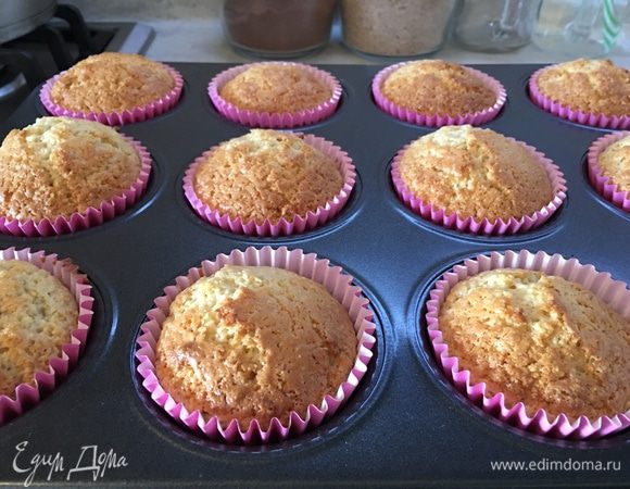 Выпекаем в разогретой до 180°С духовке 20-25 минут.