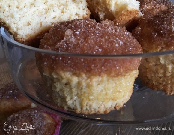 Подаем теплыми. От них исходит невероятно уютный "домашний" аромат! А на вкус, как мне сказал мой супруг, ощущение, что они творожные, как пасхальные куличики с ароматом сливочного масла! Блаженство...