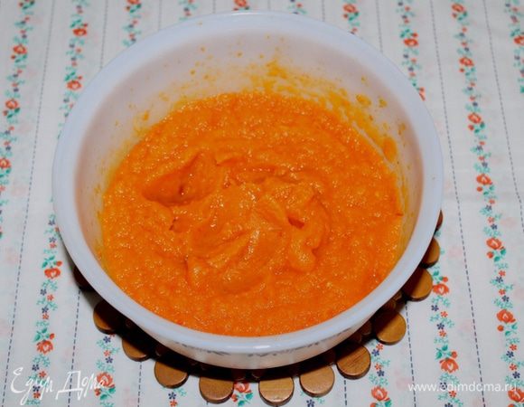 При помощи блендера сделать из овощей пюре.