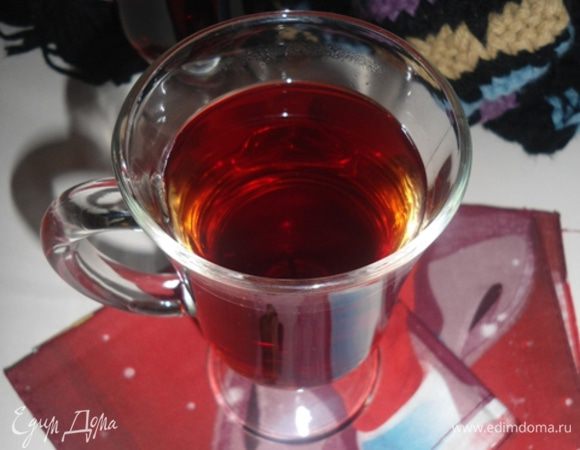 Оставить настояться на 5 минут и сразу разлить по чашкам. Пить горячим или теплым!