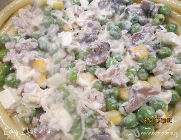 Теперь заполняем начинкой ту часть купола, которую уже выложили.