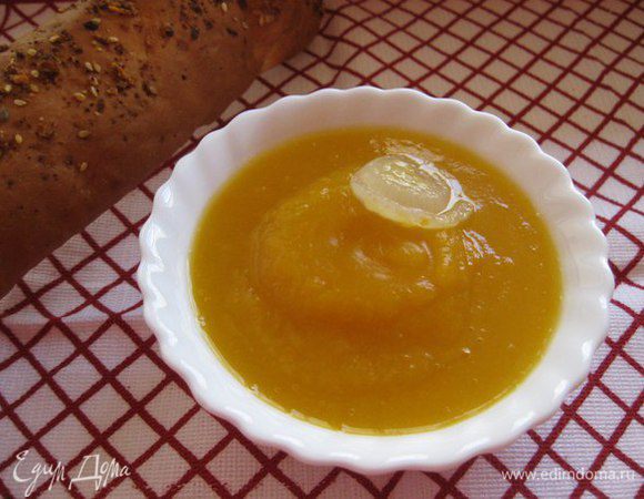 Из жареного лука можно сделать также пюре. Для любителей жареного лука: можно выложить лук сверху на свою порцию тыквенного кремового супчика.
Приятного аппетита!