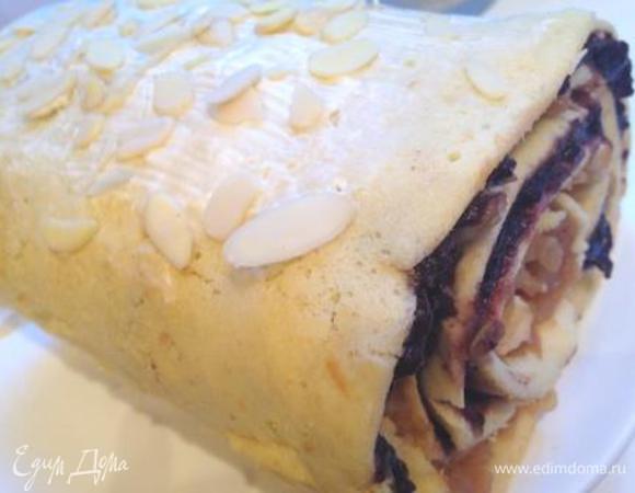 Выпекать коржи, намазывать их пюре и накручивать на первый рулет.