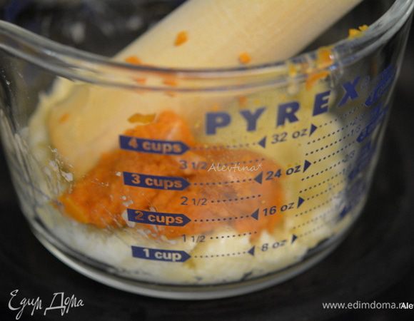  Банановое пюре (выход примерно 1 стакан) и тыквенное пюре смешать.