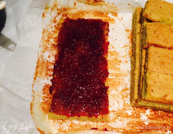 Смазываем джемом.