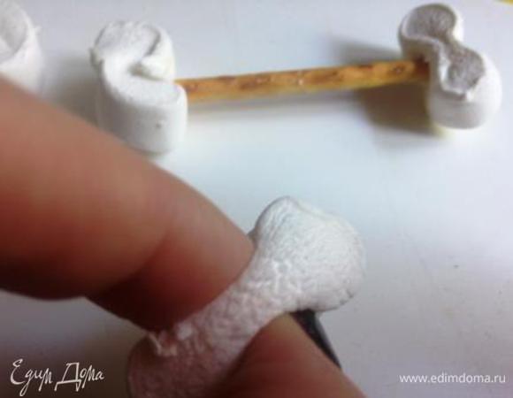 А можно каждую половинку просто сдавить пальцами посредине.