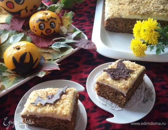 Пирожные готовились специально к празднику Хэллоуин, поэтому соответственно и украшены. 