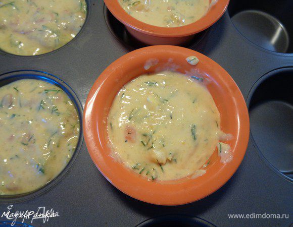 Данного количества мне хватило ровно на 6 мини-чизкейков. Осталось немного начинки и я вылила ее в силиконовые формочки (2 шт.). 