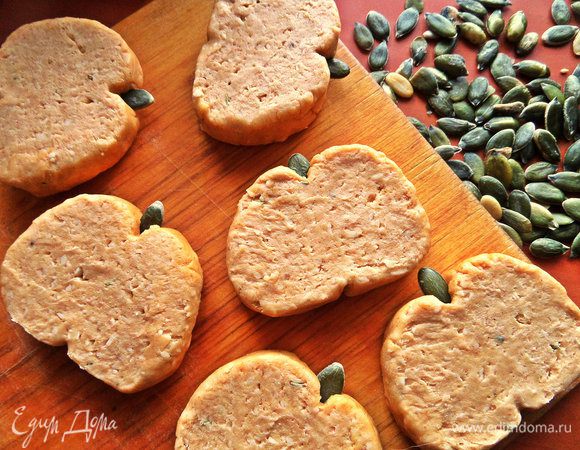 Подправляем форму тыквочек,втыкаем тыквенные семечки на место хвостика.
В составе не было "штук", но правильно "16 штук"!