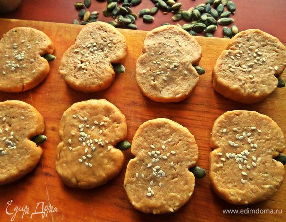 Мне захотелось ещё добавить на украшение кунжутное семя.