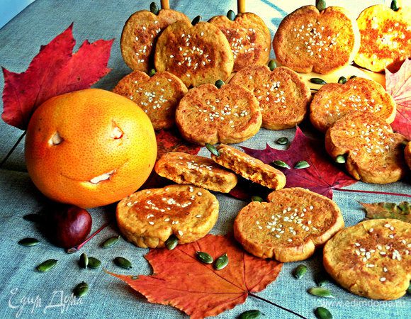 Печенье плотное,в меру крошится и удобно его брать с собой! Сыром очень пахнет :)