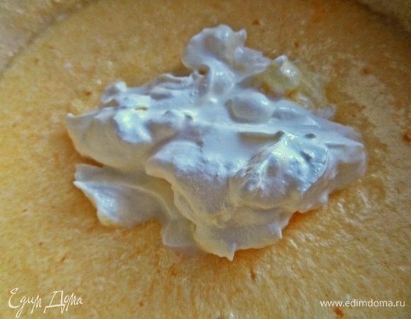 Добавляем сметану густую.