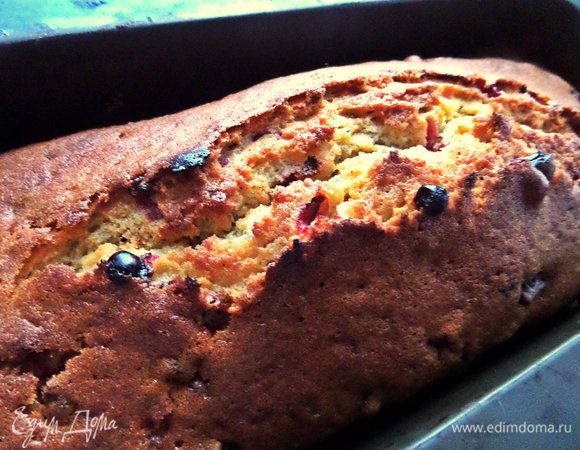 Ну а большой кекс провёл в духовке больше времени — 45 минут.