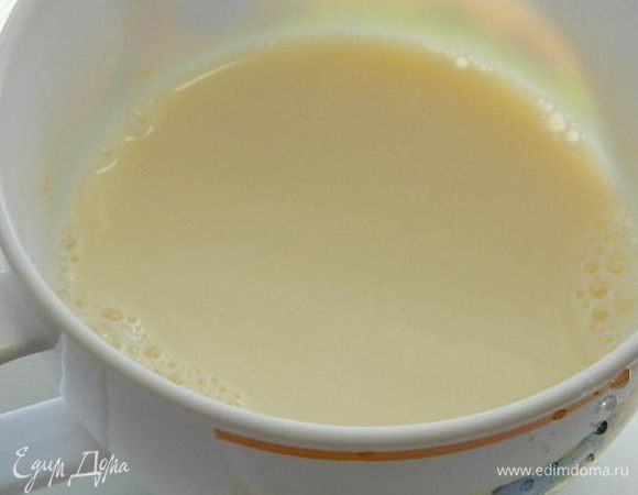 Желатин замочить в молоке для набухания. Подогреть, чтобы растворился желатин. Но не кипятить! Охладить.