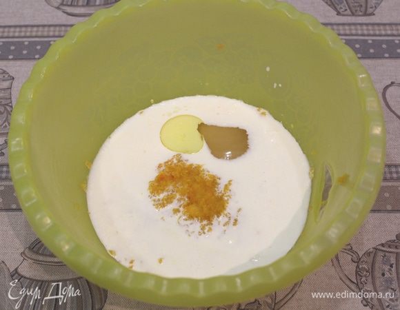 Тыквенное пюре смешать с сливками, водой, маслом, медом и солью.