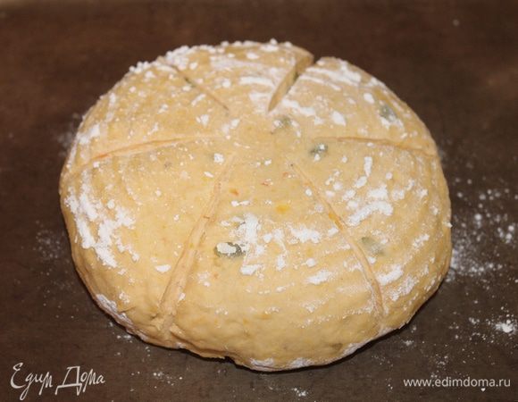 Нанести острым ножом надрезы. Отправьте в разогретую духовку 180-200С.