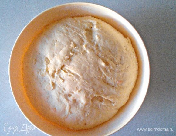 Тесто накрыть полотенцем и поставить подходить 1 час, должно увеличится раза в 2.