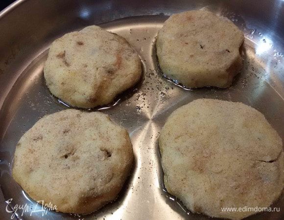 И обжарить с обеих сторон до золотистого цвета.