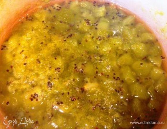 Перелить в кастрюлю, поставить на огонь и довести до кипения.
Дать прокипеть пару-тройку минут.