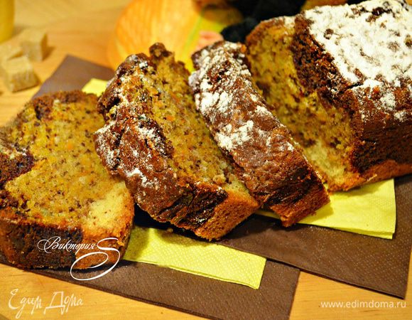 Готовому кексу дать остыть в форме, затем переложить на тарелку и посыпать сахарной пудрой. Приятного вам аппетита!