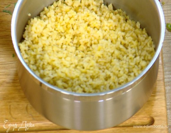 Булгур отварить согласно инструкции на упаковке.