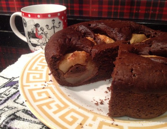 Дайте пирогу остыть в форме, потом извлеките. Приятного чаепития!!