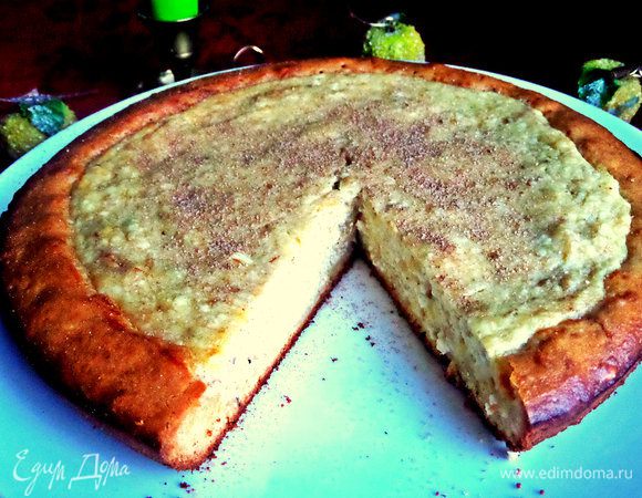 Тесто у ватрушечки только на краешках, ну а сам кусок состоит в основном из начинки!