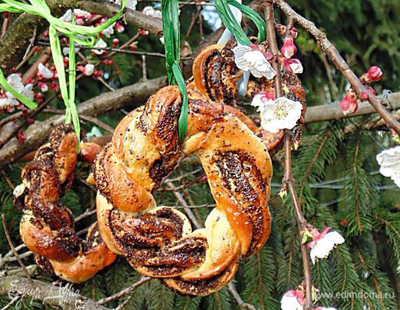 Выпекать при температуре 200°С 30 минут.
Готовые горячие бублики смазать абрикосовым джемом для блеска.
Приятного аппетита!!