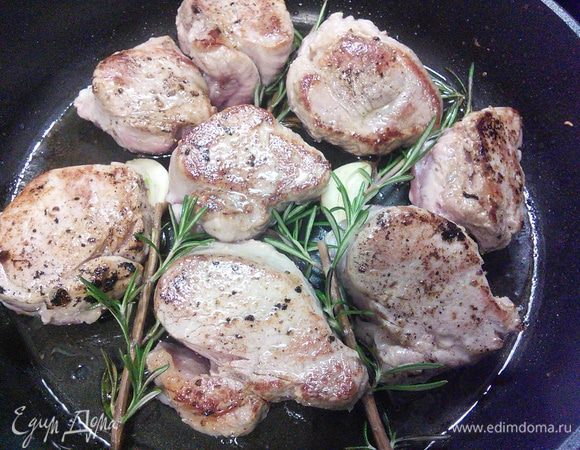 С обеих сторон. Разогреваем духовку до 180°С.