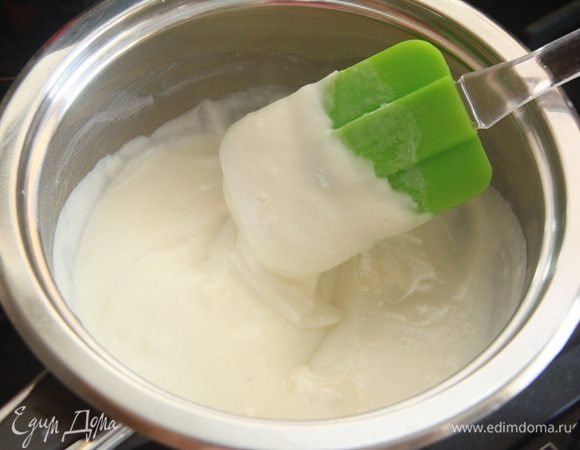 Сварить крем из стакана молока и 5 ст. л. муки.