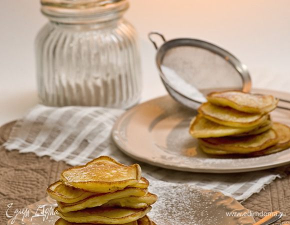 Перед подачей обильно посыпать блинчики сахарной пудрой. Приятного аппетита!