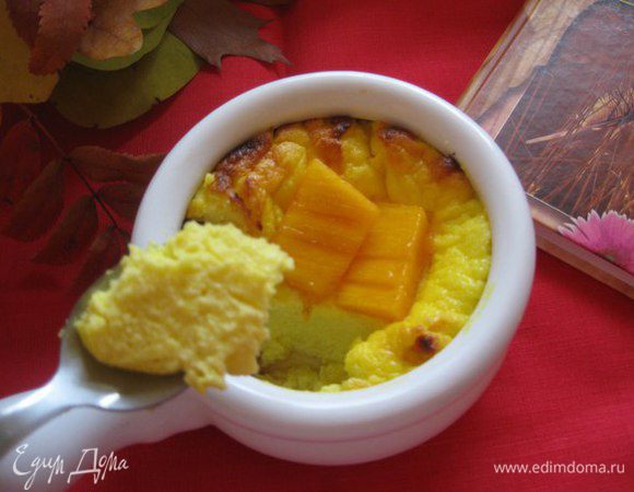 Готовый творожный завтрак украшаем кусочками хурмы или других фруктов.
Приятного аппетита!