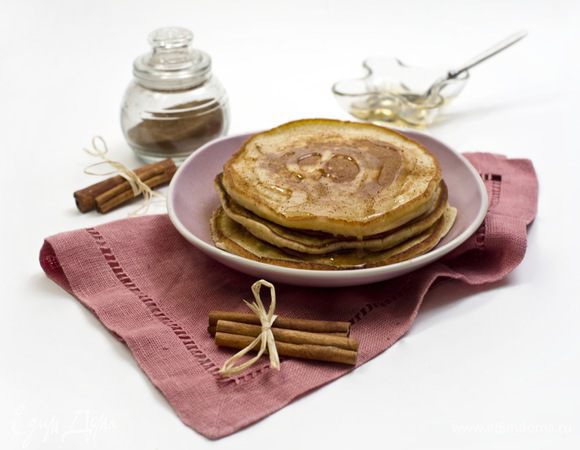 Перед подачей полить блины кленовым сиропом. Приятного аппетита!