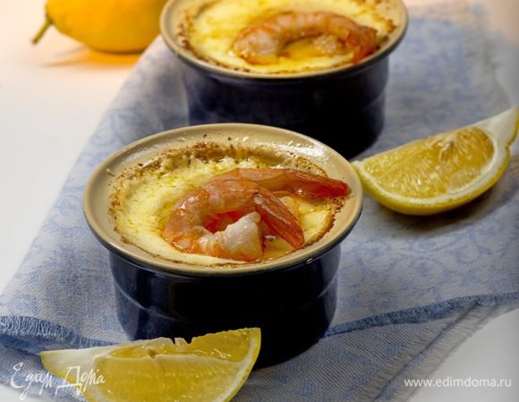Подавать в формочках. Перед подачей украсить половинками креветок. Приятного аппетита!