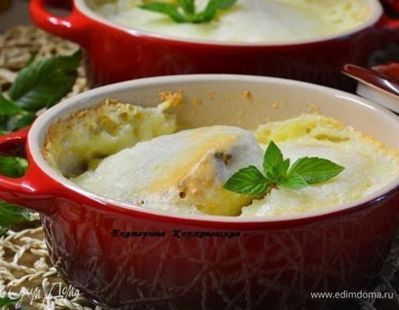 Сметану с сахаром взбить миксером и залить сырники.
Выпекать при 180°С 20 минут.
Приятного аппетита!