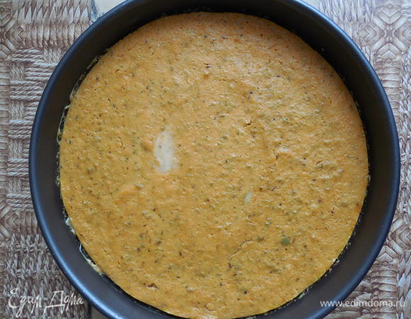 Готовое суфле достать из духовки и дать немного остыть, чтобы при подаче оно лучше сохраняло форму. 