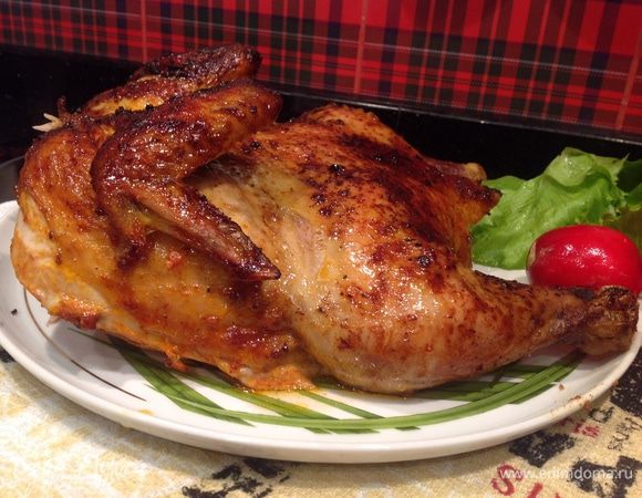 Готовую курочку достаньте из духовки, накройте фольгой и дайте отдохнуть 10 минут. 
Приятного аппетита!
