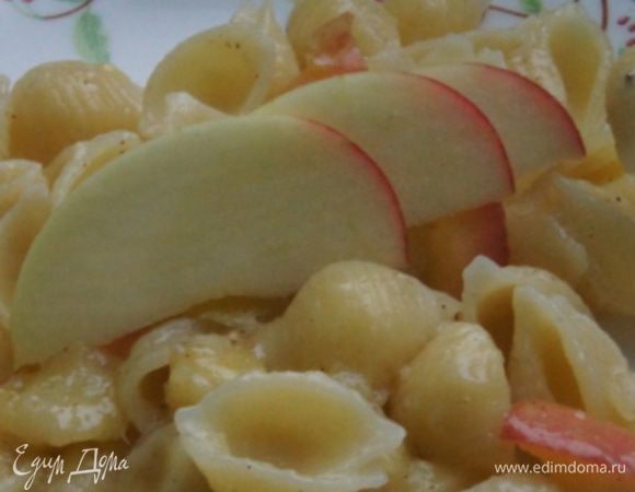 Разложить по тарелкам и по желанию присыпать измельченными орехами. Я украсила яблоками.
Приятного начала дня!