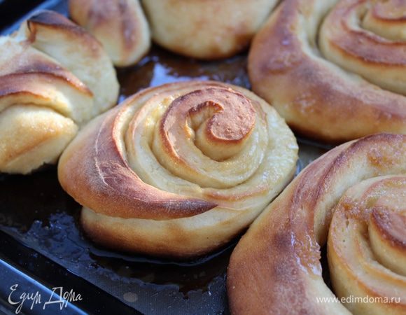 Духовку нагреть до 200°С, выпекать до золотистого цвета. 