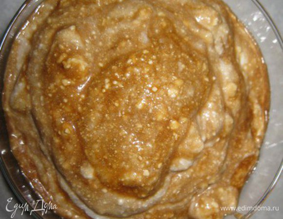 Добавить растворенные кофе и сахар и аккуратно немного перемешать. Масса не должна быть однородной. Выложить в креманки. И поставить в холодильник.