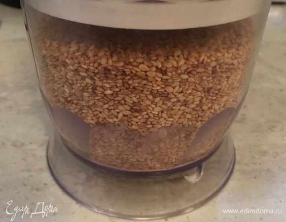 Перекладываем в блендер и перемалываем в муку.