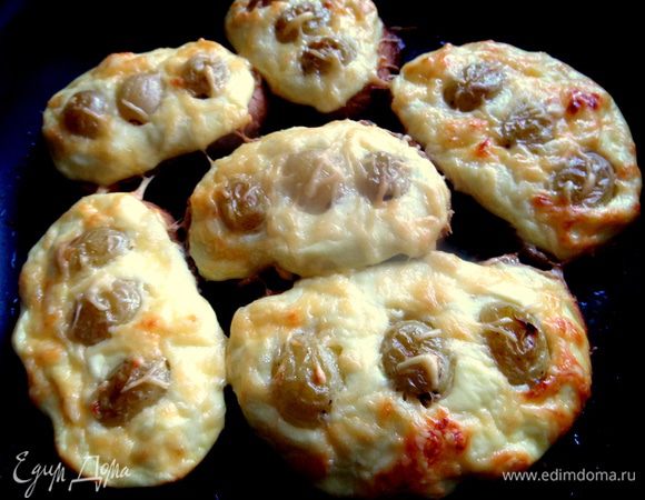 Запекаем до румяного состояния, но следим, чтобы низ не подгорел.