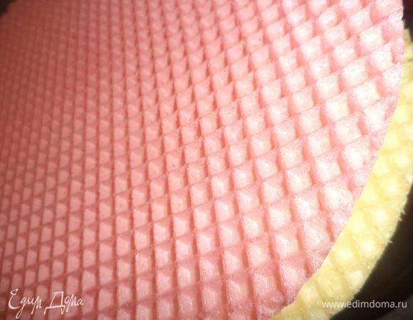 Я использовала вот такие разноцветные вафли.