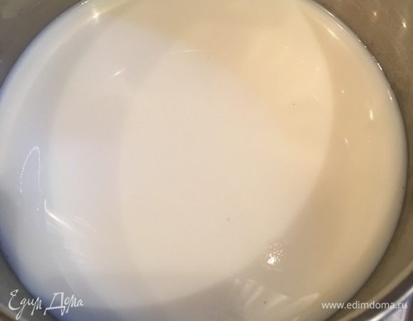 Кипятим молоко.