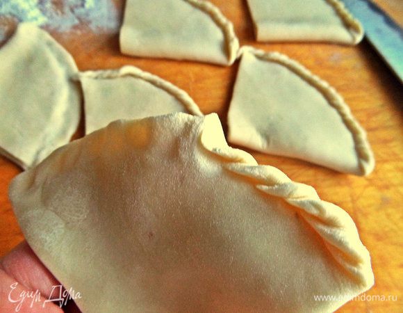 Довольно трудно объяснить, лучше найти видео и так учиться. Я так и делала.